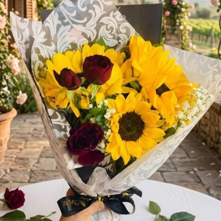 Ramo de 6 girasoles, mas rosas rojas pequeñas