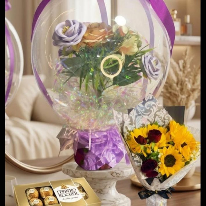 Globo adornado, ramo de girasol y chocolates